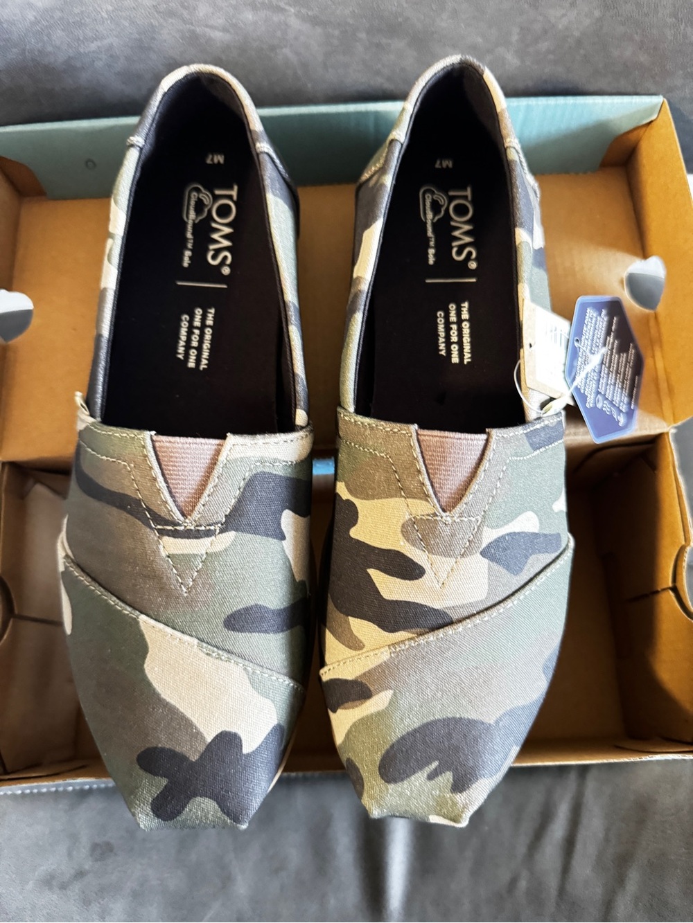 Toms Men Size 7 Women size 9